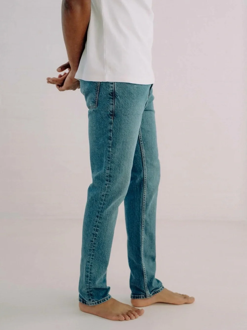 Straight-Leg Men's Jeans in Mid Blue